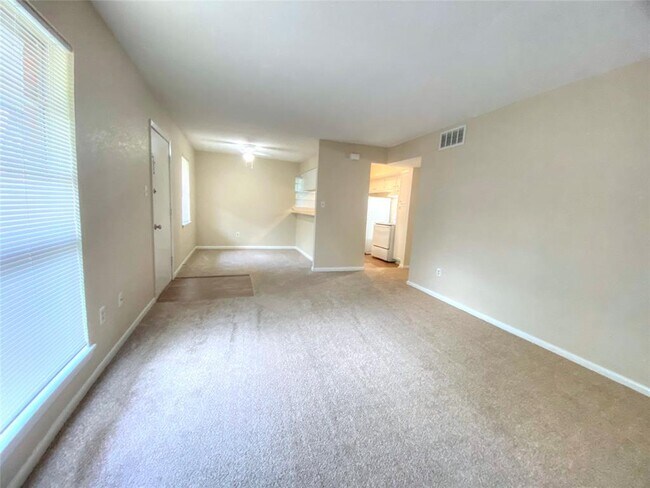 Foto del edificio - 321 E Cedar St