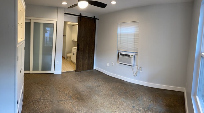 Building Photo - 1312 E 29th St Apt B Downstairs