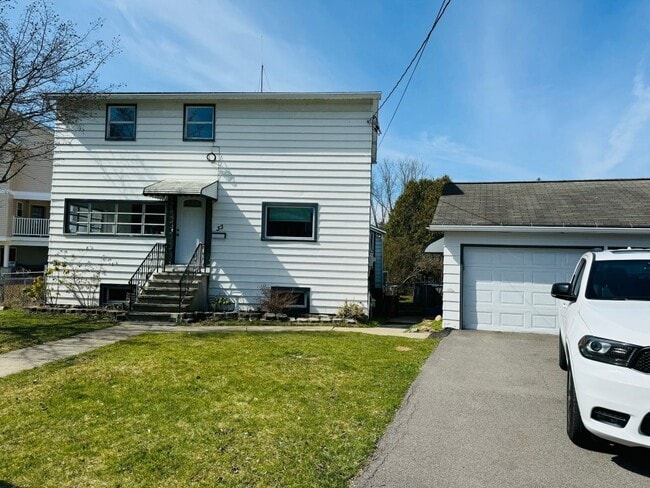 Building Photo - 33 Poplar St