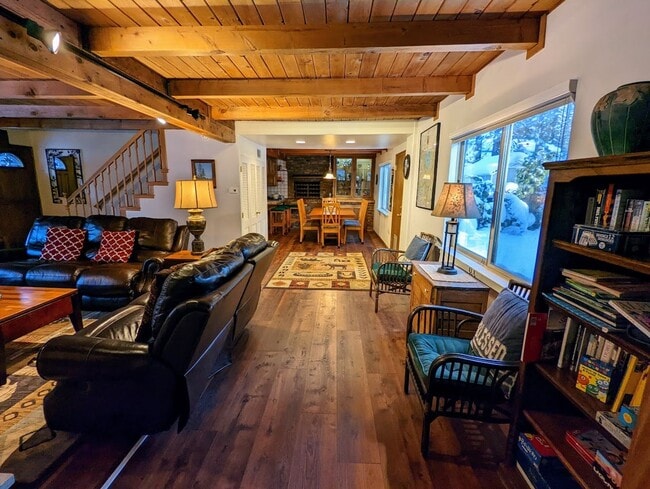 Foto del edificio - Pet friendly 4Bd home for a seasonal lease...