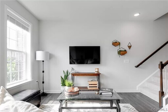 Foto del edificio - 5908 Whitehurst Ln