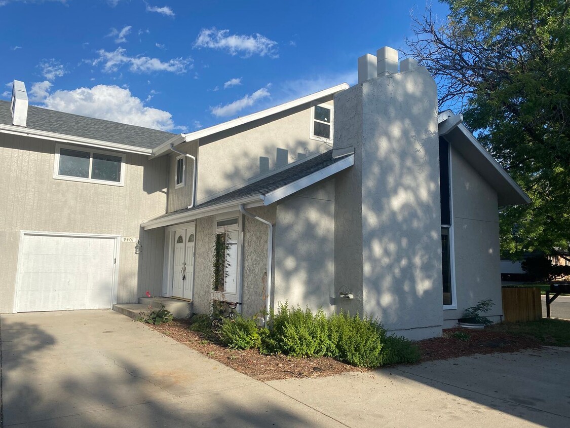 Primary Photo - 4 br, 3.5 bath House - 9401 E Chenango Ave