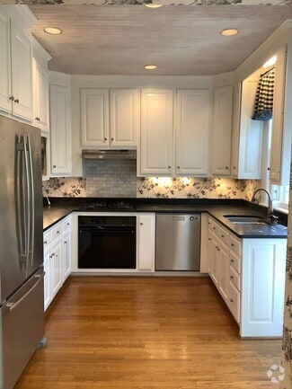 Building Photo - 300 Ashcroft Pl