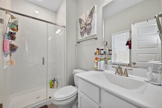 Building Photo - 2013 Kirby Landing Dr