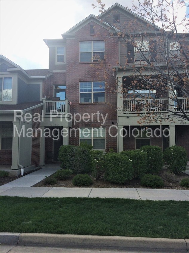 Primary Photo - 755 Roslyn St