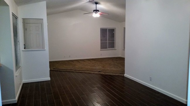 Foto del edificio - 1510 Oakwood Ct