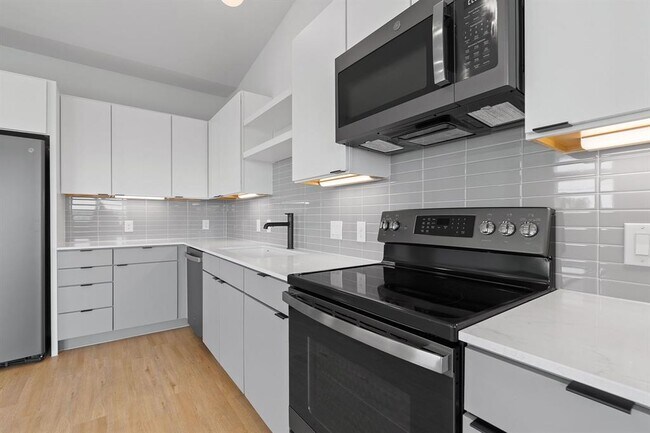 Foto del edificio - 100 Mockingbird Ln W