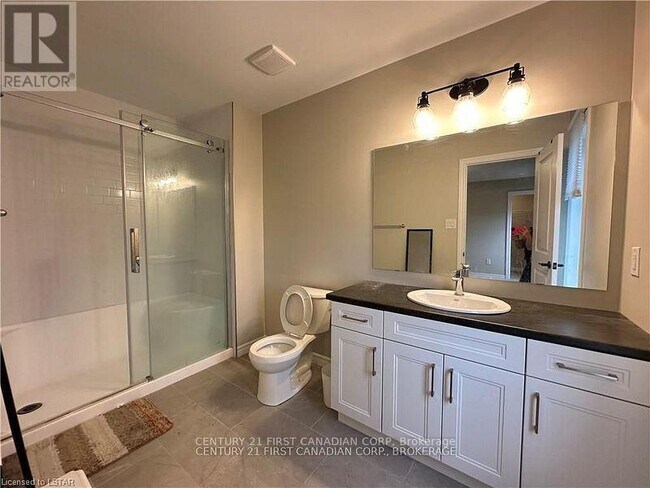 Photo du bâtiment - 435-435 Callaway Rd