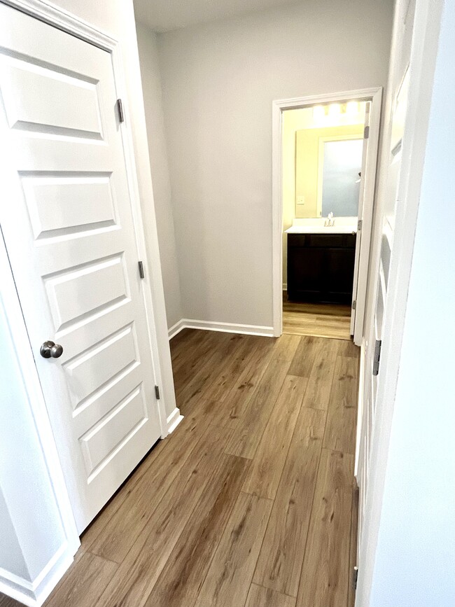 Foto del edificio - 106 Hickory Plains Rd