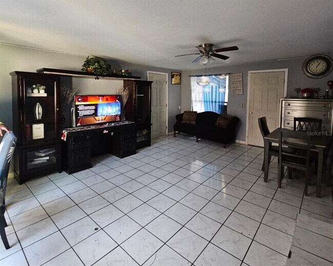 Building Photo - 553 Robin Hill Cir