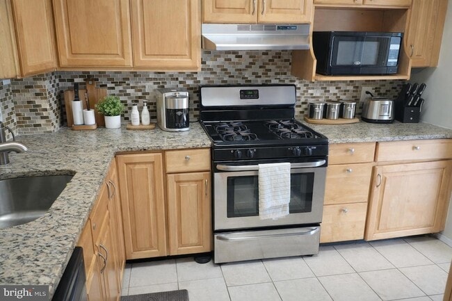 Building Photo - 2624 Redcoat Dr