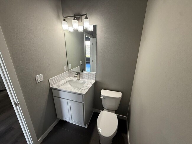 Foto del edificio - Beautiful and Spacious Home in Desirable South Richland