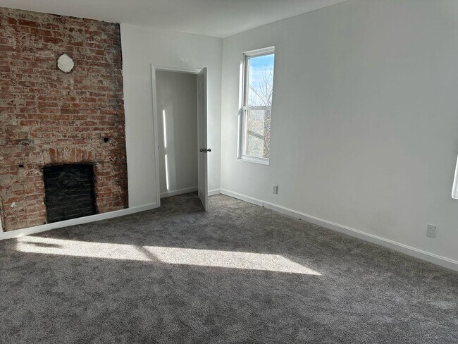 Foto del edificio - 3 br, 2.5 bath House - 417 E Burgess