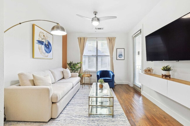 Foto del edificio - 5275 Town and Country Blvd