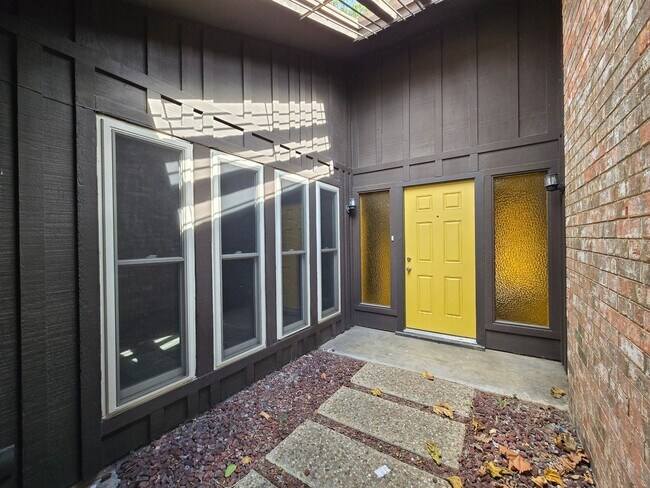 Building Photo - PRICE REDUCTION/SECTION 8 ACCEPTED - AVAIL...