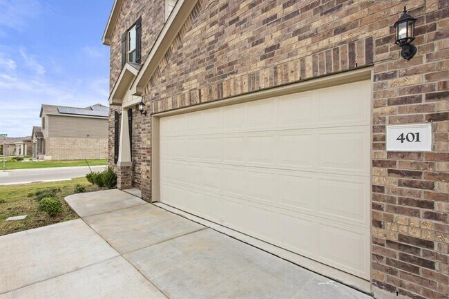 Building Photo - 401 Bedford Falls Ln