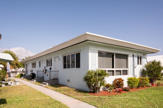 Foto del exterior - 4441-4449 Poinciana St