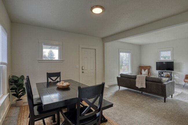 Building Photo - Comfortable Spokane Rental Near Parks & Downtown