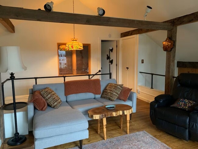 Building Photo - 249 Updike Rd