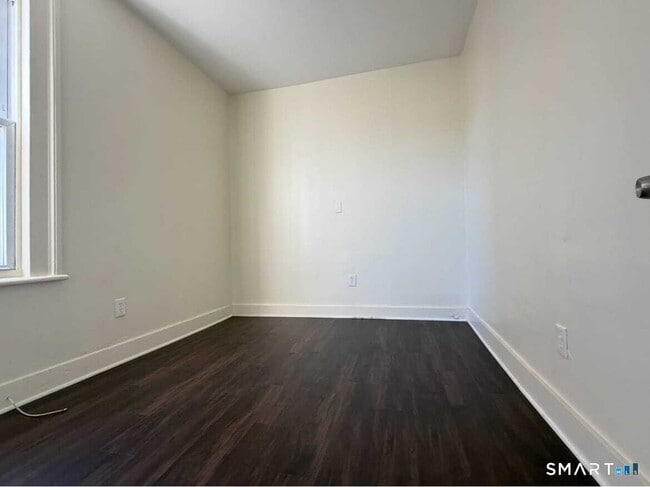 Building Photo - 26 Clarence St