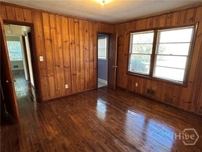 Building Photo - 190 Northcrest Dr