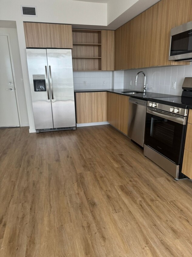 Foto principal - 979 E 29th St