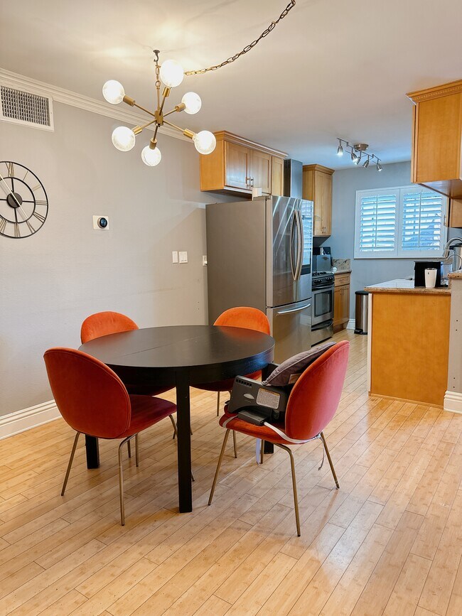 Foto del edificio - 540 N Croft Ave