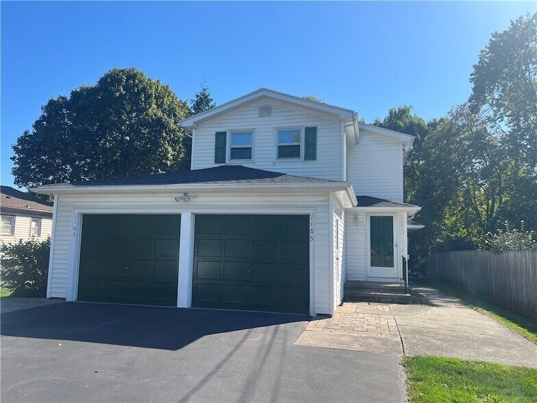 Foto principal - 1165 Whitney Road East