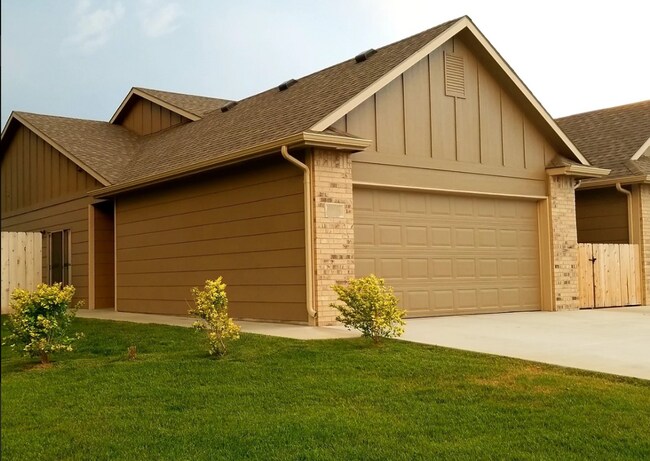 Building Photo - 6412 S Vassar Ave