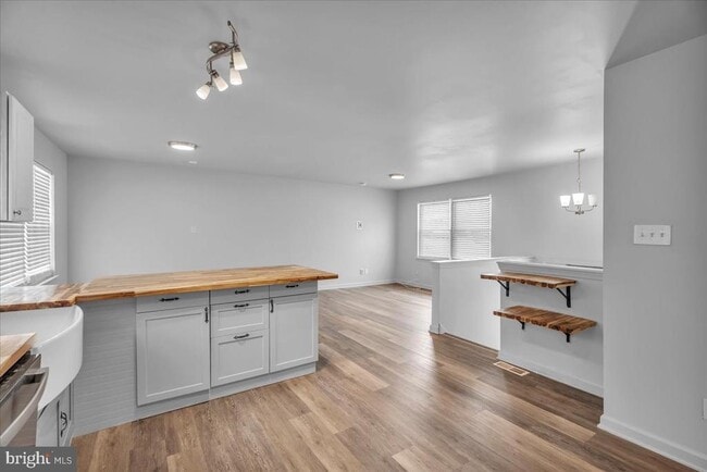 Building Photo - 318 10th St