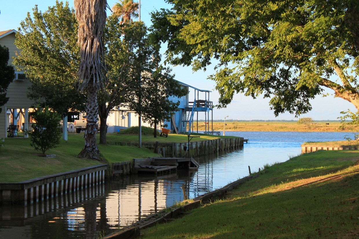 Good fishing right from canal. - 5202 County Road 469