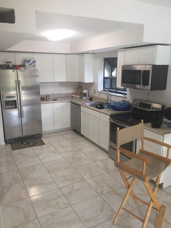 Building Photo - 4023 Stonehaven Rd