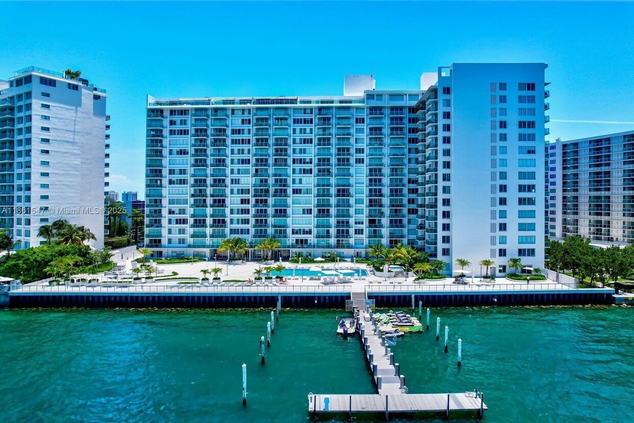 Primary Photo - 1000 West Ave