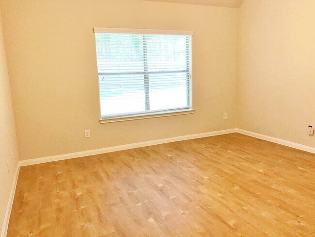 Foto del edificio - 12710 Brightwood Dr