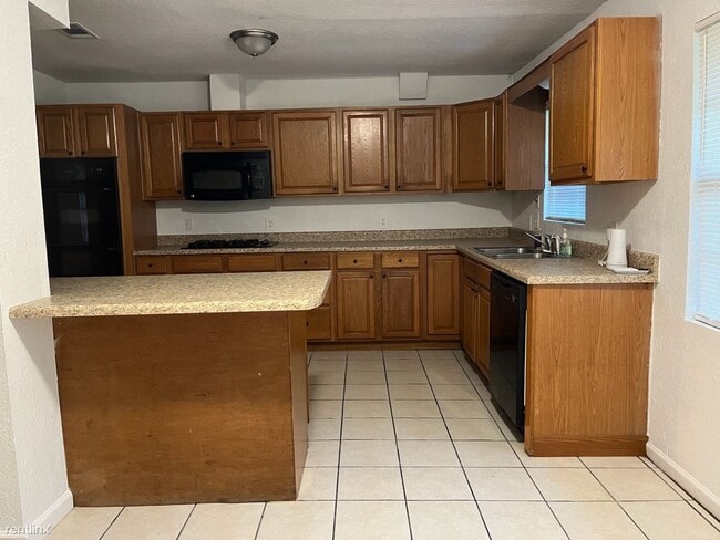 Building Photo - 2 br, 1.5 bath House - 66 Holly Cir