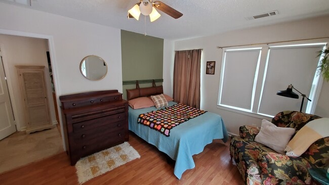 bedroom /living area - 191 Thurston Dr NW