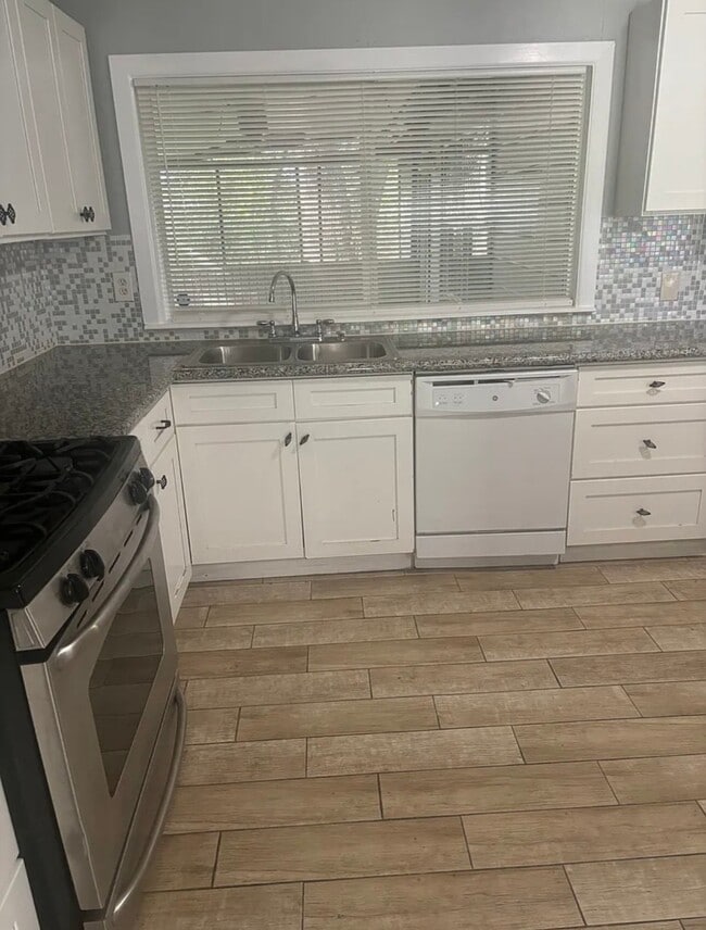 Building Photo - 2310 Merle St