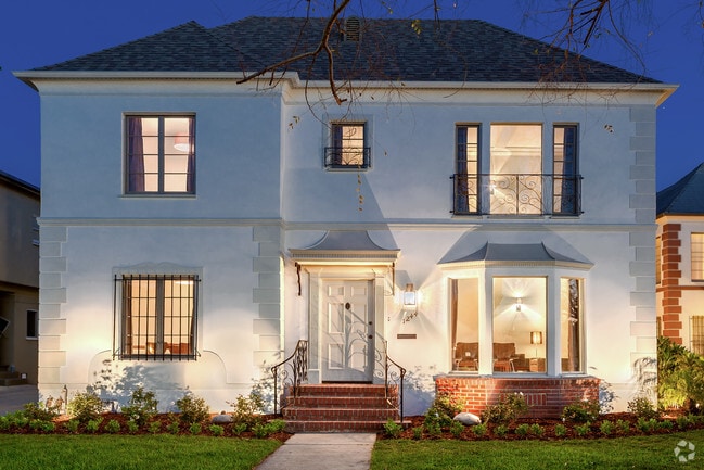 Building Photo - 1246 S La Jolla Ave