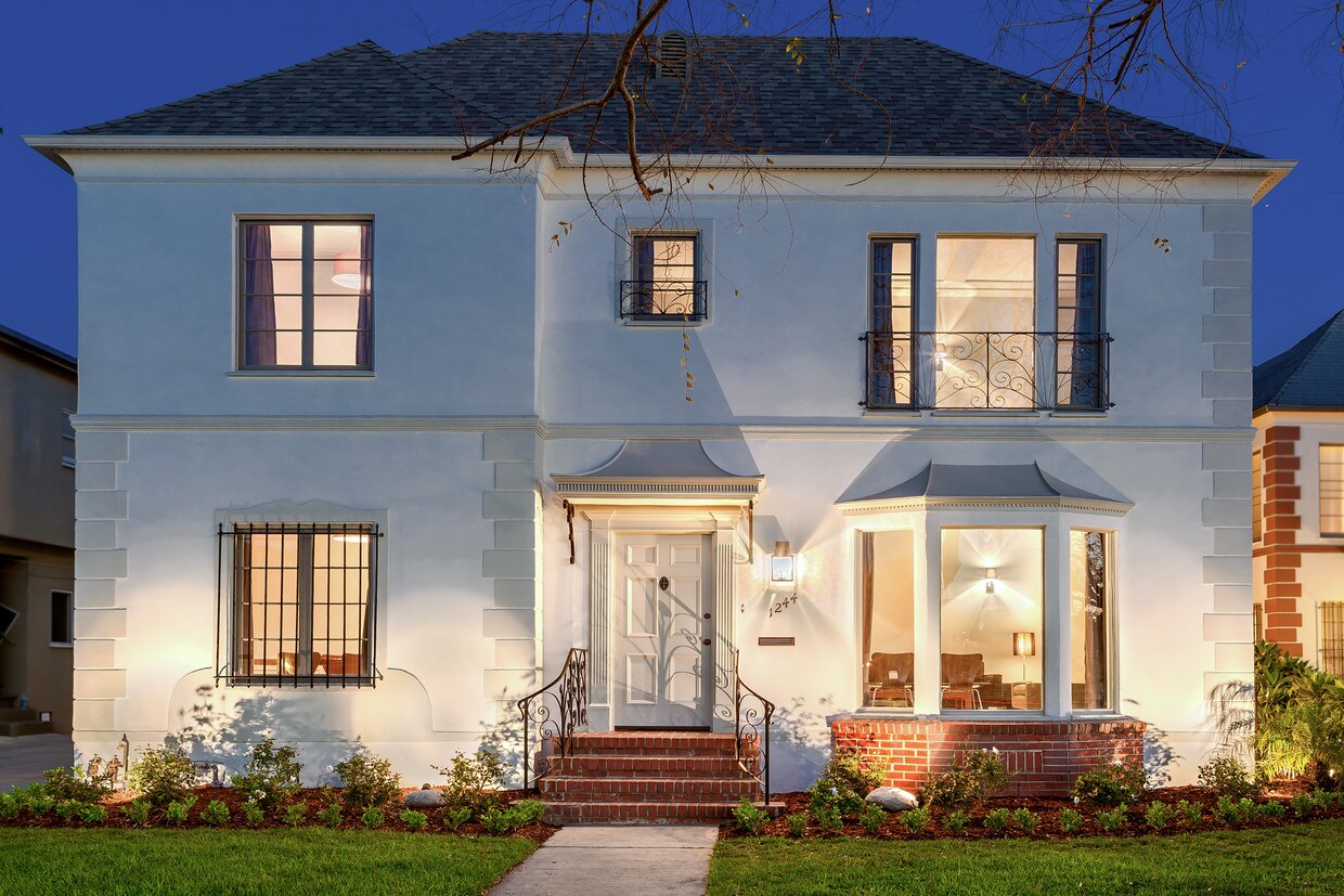 Front Building - 1246 S La Jolla Ave