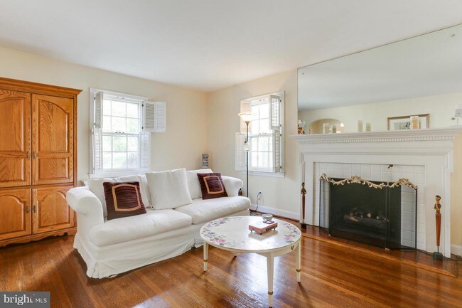 Foto del edificio - 5122 Fairglen Ln