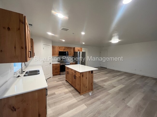 Foto del edificio - 6322 N Freedom Rd