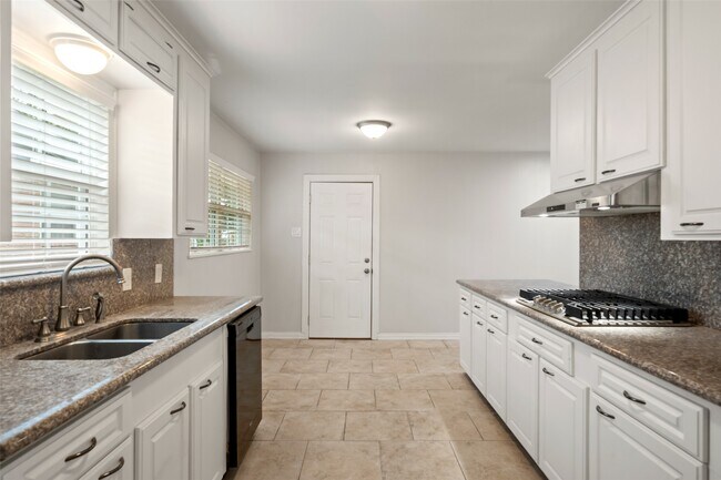 Foto del edificio - 9779 Westview Dr