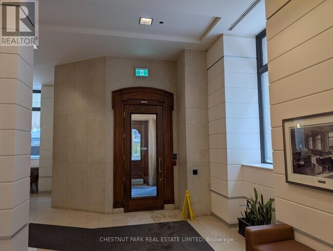 Photo du bâtiment - 230 King St E