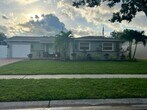 Foto principal - Beautiful, large 3 bdrm/3 bath home, with ...