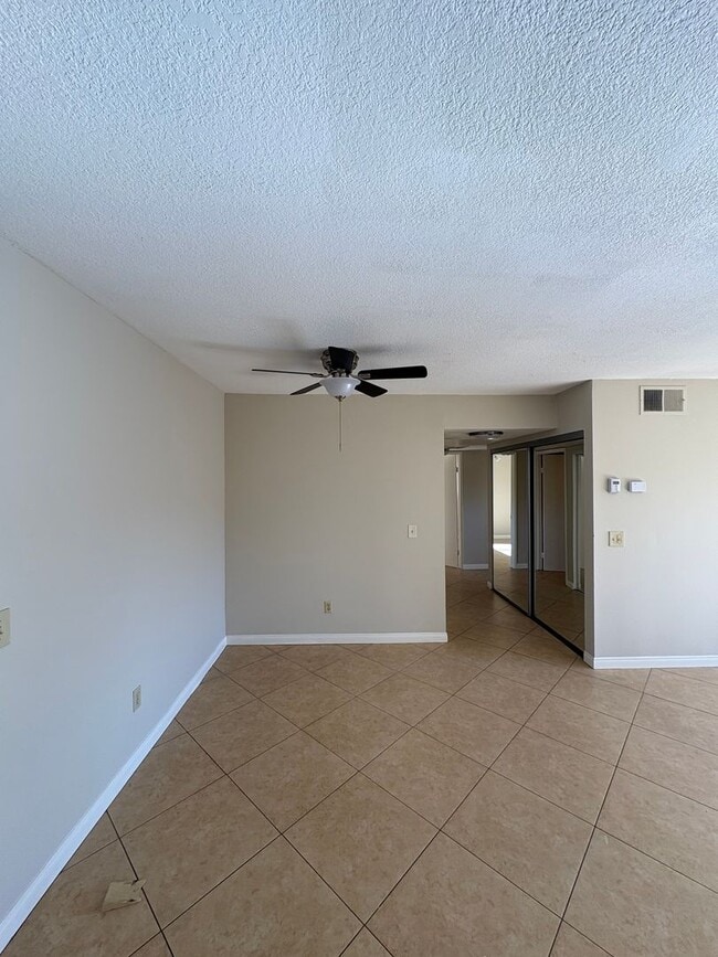 Foto del edificio - Huge 3 Bedroom 2 Bathroom in Resort Style Community in Mission Valley