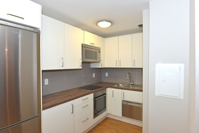 Building Photo - 263 Russell Hill Rd