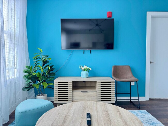 Building Photo - 542 Boulevard NE