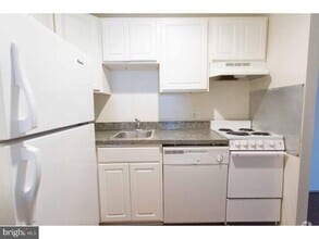 Building Photo - 2311 Spruce St