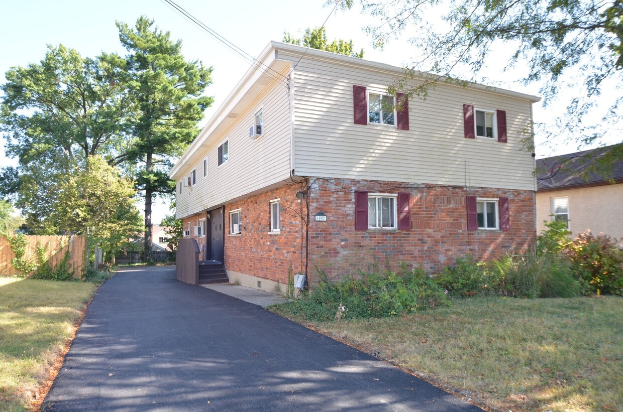 Building Photo - 6842 Sampson Ln