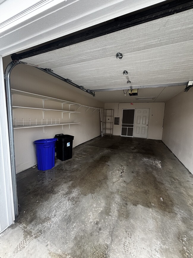 Building Photo - 542 Pewaukee Rd